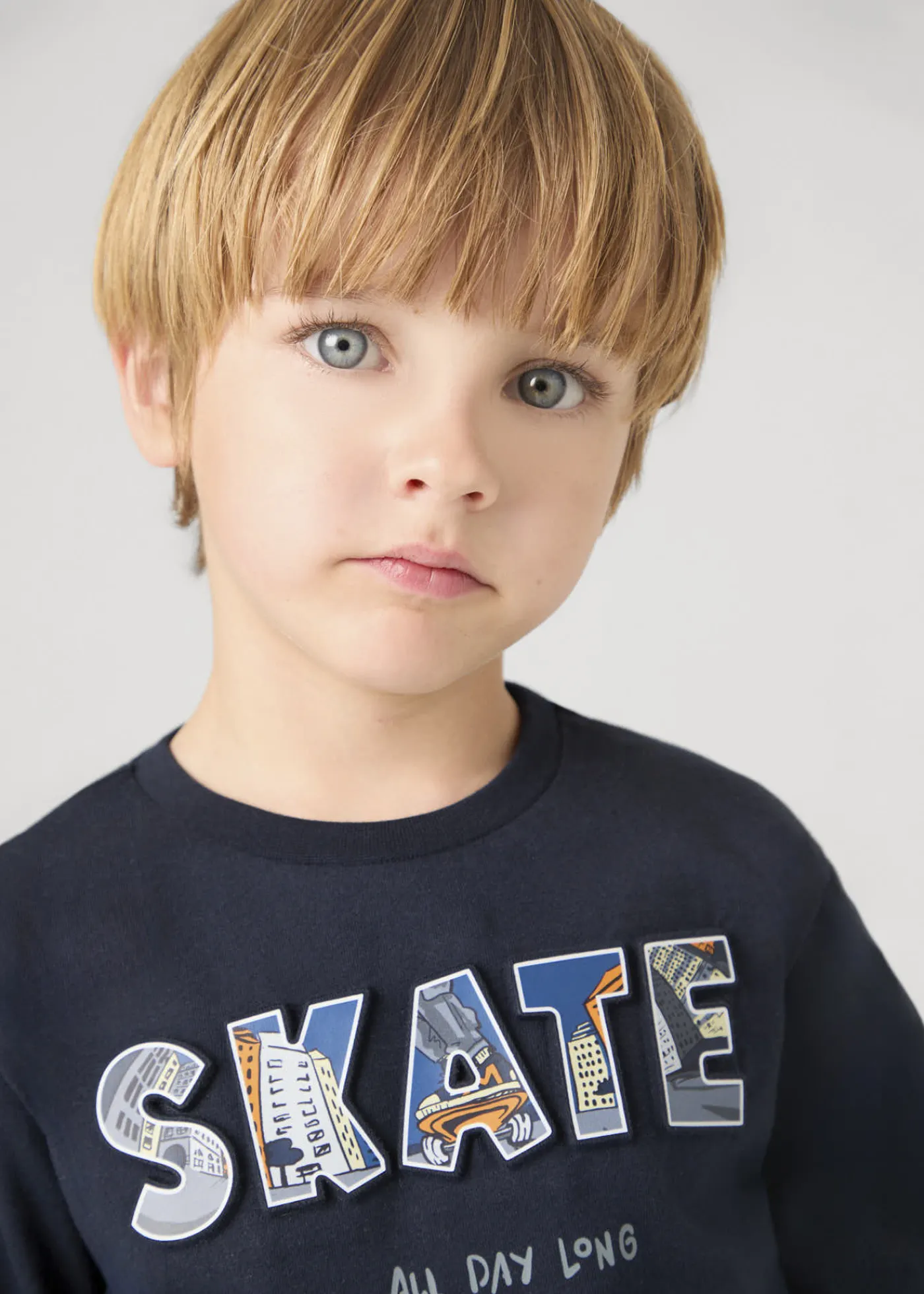 Sale Camiseta relieve niño Camisetas