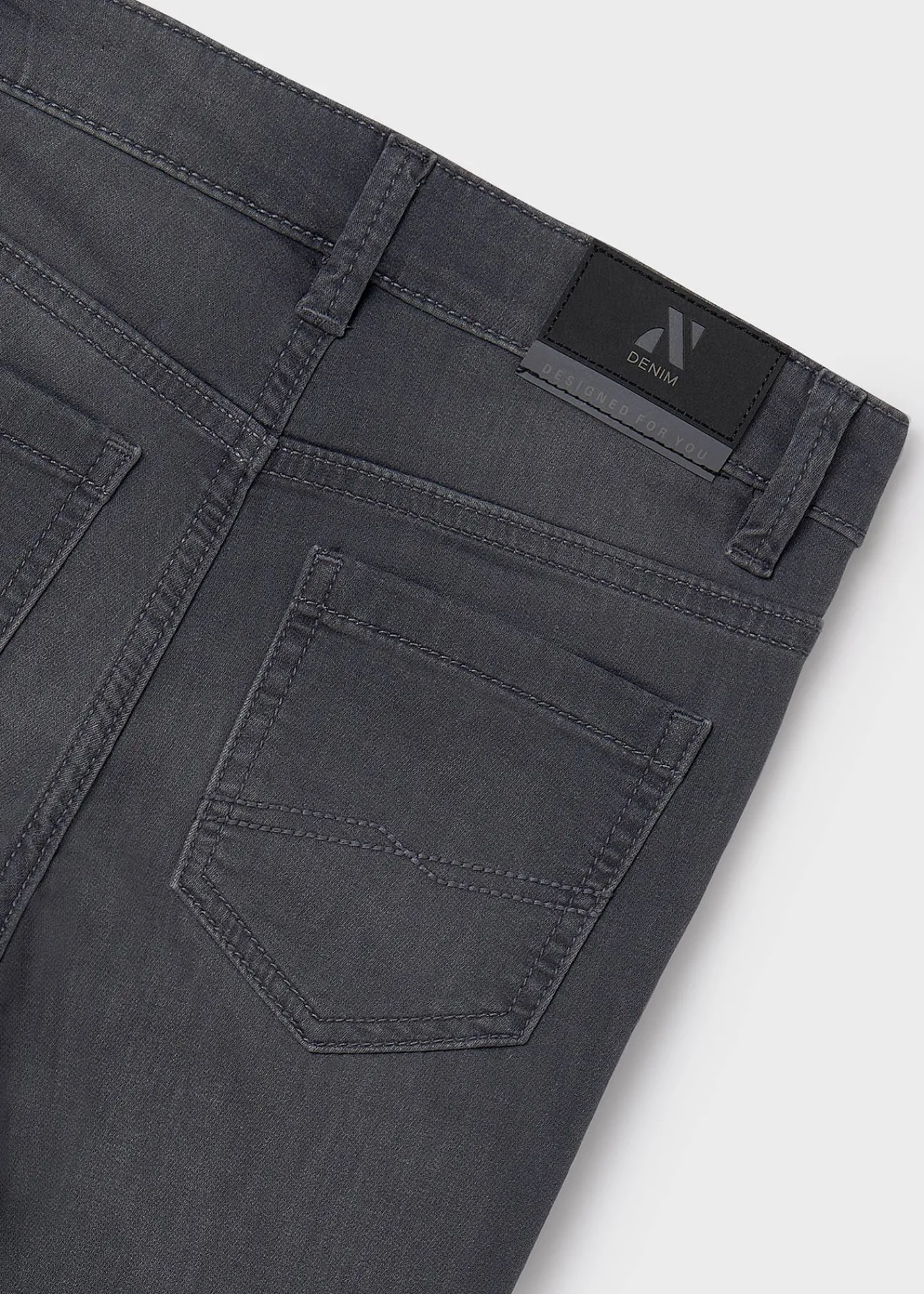 Best Sale Pantalón vaquero entallado chico Pantalones